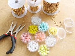 Acheter Lot de 50 perles à facettes en verre 8x6 mm - poire - 3,19 € en ligne sur La Petite Epicerie - Loisirs créatifs