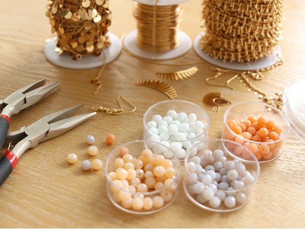 Acheter Lot de 50 perles à facettes en verre 4x6 mm - saumon - 1,59 € en ligne sur La Petite Epicerie - Loisirs créatifs