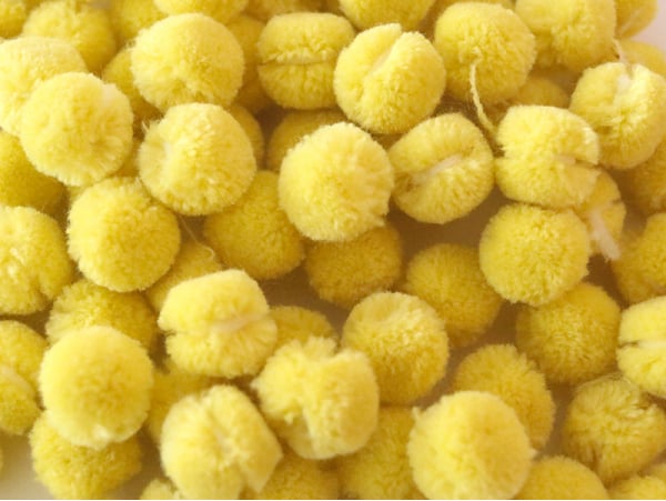 Acheter Pompon jaune citron - 15 mm - 0,10 € en ligne sur La Petite Epicerie - Loisirs créatifs