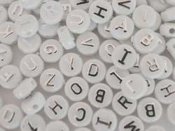 Acheter Lot de 200 perles rondes alphabet - lettres argentées - 6,69 € en ligne sur La Petite Epicerie - Loisirs créatifs