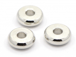 Acheter 20 perles rondelles heishi arrondies argentées - 6x2 mm - 3,99 € en ligne sur La Petite Epicerie - Loisirs créatifs