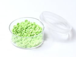 Acheter Boite de perles rondelles heishi 3 mm - vert pomme - 2,59 € en ligne sur La Petite Epicerie - Loisirs créatifs