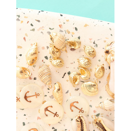 Acheter Pendentif coquillage palourde - plaqué à l'or fin 18K - 0,99 € en ligne sur La Petite Epicerie - Loisirs créatifs