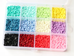 Acheter Boite de 12 couleurs de perles heishi 3 mm - 12,99 € en ligne sur La Petite Epicerie - Loisirs créatifs