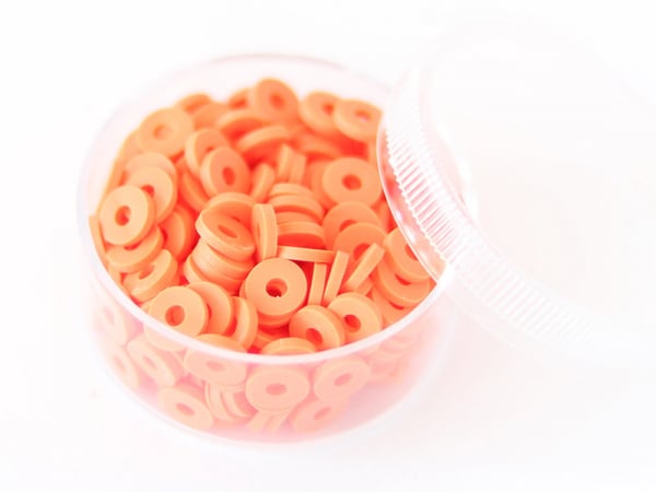 Acheter Boite de perles rondelles heishi 6 mm - orange - 2,59 € en ligne sur La Petite Epicerie - Loisirs créatifs