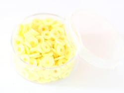 Acheter Boite de perles rondelles heishi 6 mm - jaune clair - 2,59 € en ligne sur La Petite Epicerie - Loisirs créatifs