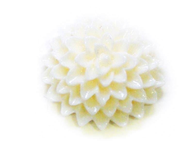 Acheter 1 Cabochon fleur - crème - 0,49 € en ligne sur La Petite Epicerie - Loisirs créatifs