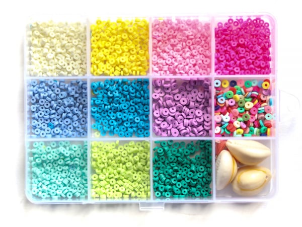 Acheter Boite de 11 couleurs POP de perles heishi 3 mm + accessoires - 12,99 € en ligne sur La Petite Epicerie - Loisirs créa...