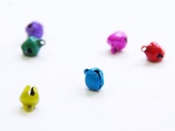 Acheter 1 petit grelot en métal - bleu mat - 0,29 € en ligne sur La Petite Epicerie - Loisirs créatifs