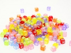Acheter 200 perles alphabet - cube - 4,99 € en ligne sur La Petite Epicerie - Loisirs créatifs