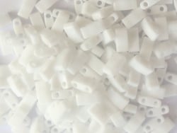 Acheter Perles Half Tila 2,3 mm - Opaque White TLH402 - 3,29 € en ligne sur La Petite Epicerie - Loisirs créatifs