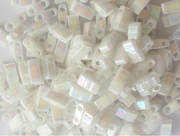 Acheter Perles Half Tila 2,3 mm - Pearl White Opaque TLH471 - 3,39 € en ligne sur La Petite Epicerie - Loisirs créatifs