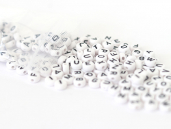 Acheter Lot de 200 perles rondes - Lettres alphabet noires - 3,99 € en ligne sur La Petite Epicerie - Loisirs créatifs
