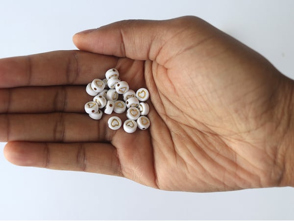Acheter Lot de 20 perles rondes - Coeurs dorés - 1,19 € en ligne sur La Petite Epicerie - Loisirs créatifs