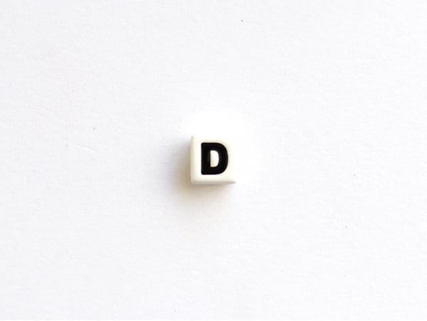 Acheter 1 perle tuile carrée en métal de 7x7 mm - Lettre D - 0,69 € en ligne sur La Petite Epicerie - Loisirs créatifs