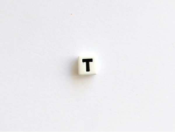 Acheter 1 perle tuile carrée en métal de 7x7 mm - Lettre T - 0,69 € en ligne sur La Petite Epicerie - Loisirs créatifs