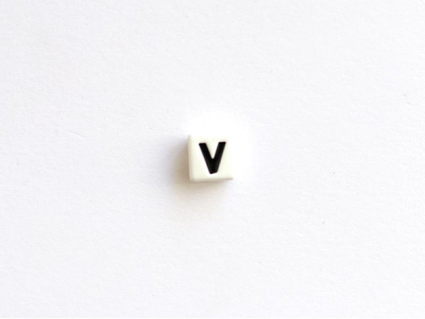 Acheter 1 perle tuile carrée en métal de 7x7 mm - Lettre V - 0,69 € en ligne sur La Petite Epicerie - Loisirs créatifs