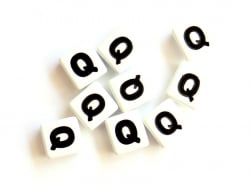 Acheter 1 perle tuile carrée en métal de 7x7 mm - Lettre Q - 0,69 € en ligne sur La Petite Epicerie - Loisirs créatifs