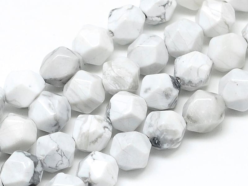 Acheter Lot de 10 perles naturelles géométriques à facettes - 6 mm - Howlite - 2,89 € en ligne sur La Petite Epicerie - Loisi...