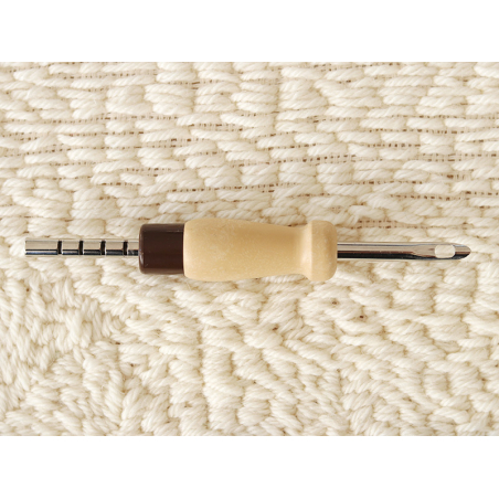 Acheter Punch needle ajustable / aiguille magique pour laine - manche en bois - 8,99 € en ligne sur La Petite Epicerie - Lois...