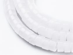 Acheter 100 perles heishi naturelles 4 mm - jade blanc - 7,49 € en ligne sur La Petite Epicerie - Loisirs créatifs