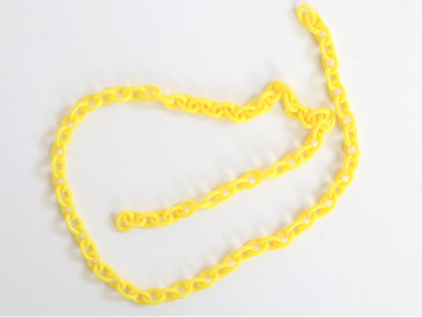 Acheter Chaîne en acrylique - 5 x 6 mm - jaune x 38 cm - 0,79 € en ligne sur La Petite Epicerie - Loisirs créatifs