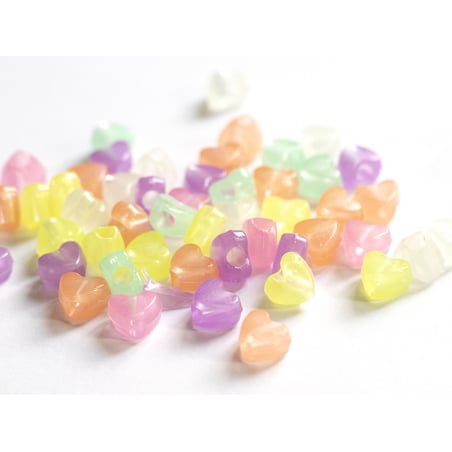 Acheter 50 perles en plastique - cœurs - phosphorescent / brille dans le noir - 3,49 € en ligne sur La Petite Epicerie - Lois...