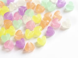 Acheter 50 perles en plastique - cœurs - phosphorescent / brille dans le noir - 3,49 € en ligne sur La Petite Epicerie - Lois...