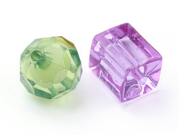 Acheter Mix de 50 perles en plastiques transparentes - formes et couleurs variées - 2,49 € en ligne sur La Petite Epicerie - ...