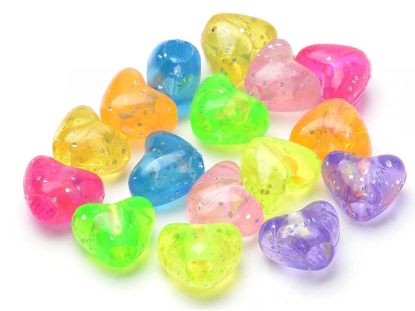 Acheter 50 perles en plastique - coeur transparents à paillettes - 22 mm En  ligne