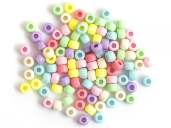 Acheter 100 perles en plastiques basiques pour enfants - couleurs pastelles - 9x6 mm - 2,49 € en ligne sur La Petite Epicerie...