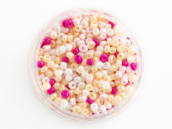 Acheter Pot de 60 grammes de perles de rocailles 3mm - nuances de roses - 3,99 € en ligne sur La Petite Epicerie - Loisirs cr...