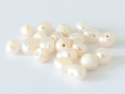 Kupink 24 Couleurs Perles Coffret Perles Fille Perles de Rocailles pour Fabrication de Bijoux Bracelets Colliers 3MM