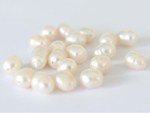 Acheter 20 perles de culture - forme grain de riz - 7/8 mm - 2,79 € en ligne sur La Petite Epicerie - Loisirs créatifs