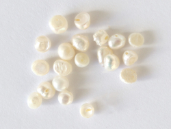 Acheter 20 perles de culture - forme irrégulière - 3/4 mm - 2,69 € en ligne sur La Petite Epicerie - Loisirs créatifs
