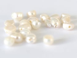 Acheter 20 perles de culture - forme irrégulière - 3/4 mm - 2,69 € en ligne sur La Petite Epicerie - Loisirs créatifs