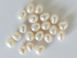 Acheter 20 perles de culture - forme graine - 6/7 mm - 1,39 € en ligne sur La Petite Epicerie - Loisirs créatifs