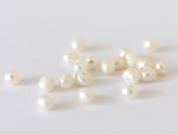 Acheter 20 perles de culture - forme irrégulière - 2/3 mm - 4,29 € en ligne sur La Petite Epicerie - Loisirs créatifs