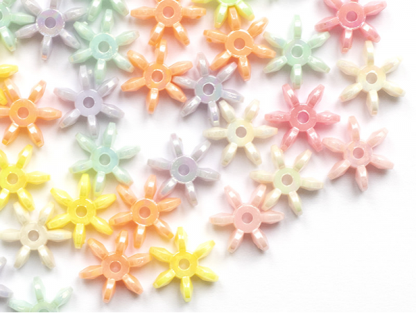 Acheter 50 perles en plastique - forme anis étoilé - pastelles - 0,99 € en ligne sur La Petite Epicerie - Loisirs créatifs