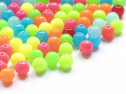 Acheter 100 perles en plastique rondes 6 mm - couleurs fluo - 1,29 € en ligne sur La Petite Epicerie - Loisirs créatifs