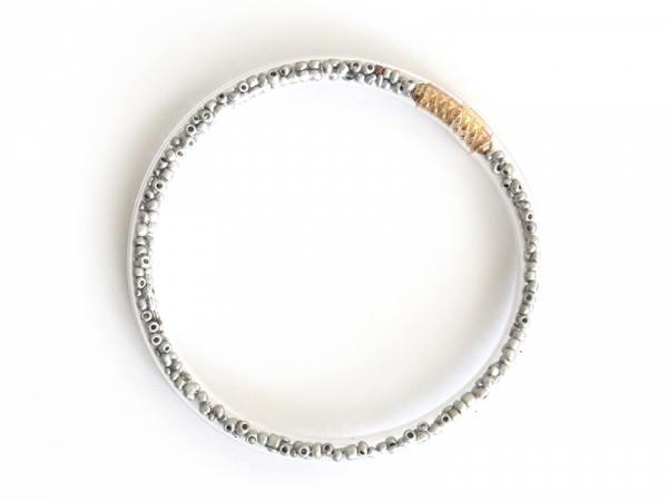 Acheter Bracelet jonc bouddhiste fantaisie - argenté - grosses paillettes - 1,99 € en ligne sur La Petite Epicerie - Loisirs ...