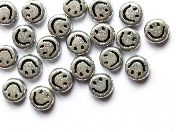 Acheter 20 perles en plastique rondes symbole sourire - argenté - 7 mm - 0,99 € en ligne sur La Petite Epicerie - Loisirs cré...