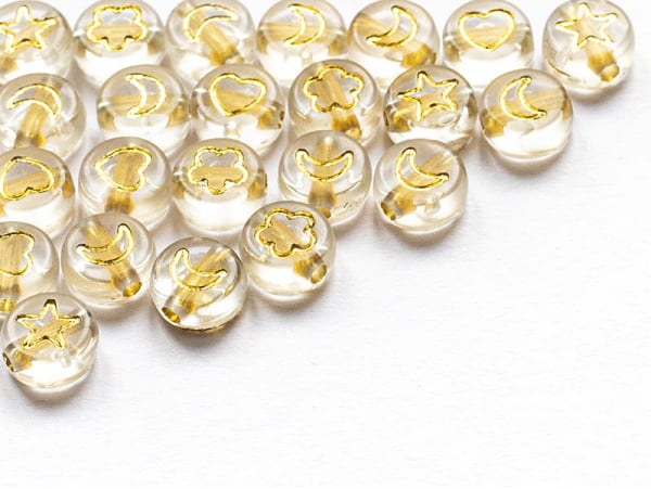 Acheter 20 perles rondes en plastique - mix fleurs, étoiles et cœur - transparent et doré - 7 mm - 0,99 € en ligne sur La Pet...