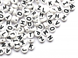 Acheter 200 grosses perles rondes en plastique - lettres alphabet - blanc et noir - 9,5 mm - 7,99 € en ligne sur La Petite Ep...
