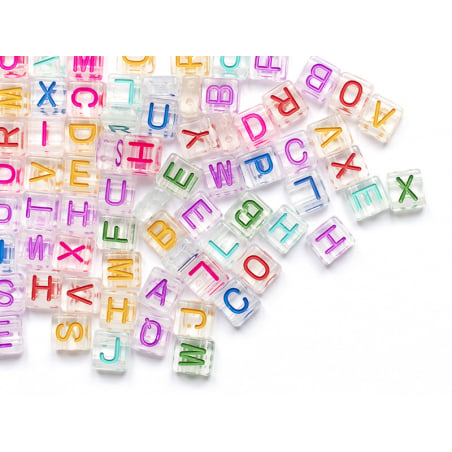 Acheter 200 perles tuiles en plastique transparent - lettres alphabet multicolores - 8 mm - 4,99 € en ligne sur La Petite Epi...