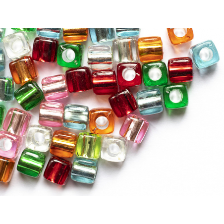 Acheter 50 perles en plastique cube - inclusion multicolore - 7,5x8mm - 3,49 € en ligne sur La Petite Epicerie - Loisirs créa...