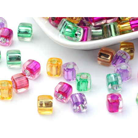 Acheter 50 perles en plastique cube - inclusion multicolore - 7,5x8mm - 3,49 € en ligne sur La Petite Epicerie - Loisirs créa...
