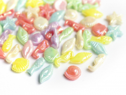 Acheter 50 perles en plastique - thème mer - couleurs nacrées - 1,19 € en ligne sur La Petite Epicerie - Loisirs créatifs