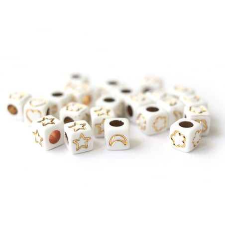 Acheter 20 perles carrées - cubes en plastique - mix cœur fleur étoile - doré et blanc - 6 mm - 0,99 € en ligne sur La Petite...