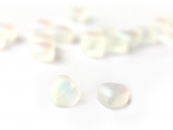 Acheter 20 perles en verre - petit coeur blanc irisé - 6 mm - 3,49 € en ligne sur La Petite Epicerie - Loisirs créatifs